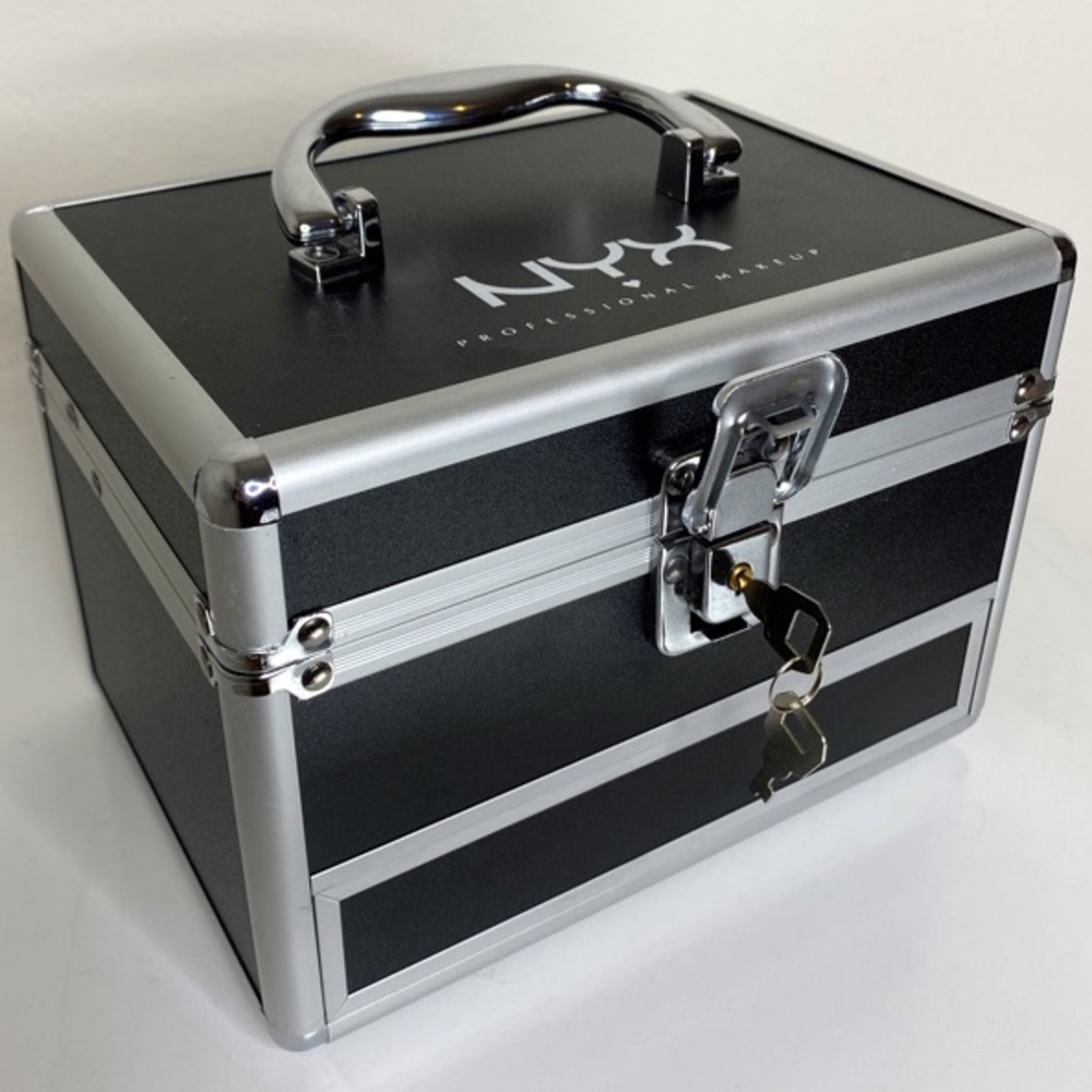 ✨NEW, NEVER USED✨ NYX Make-up Box!